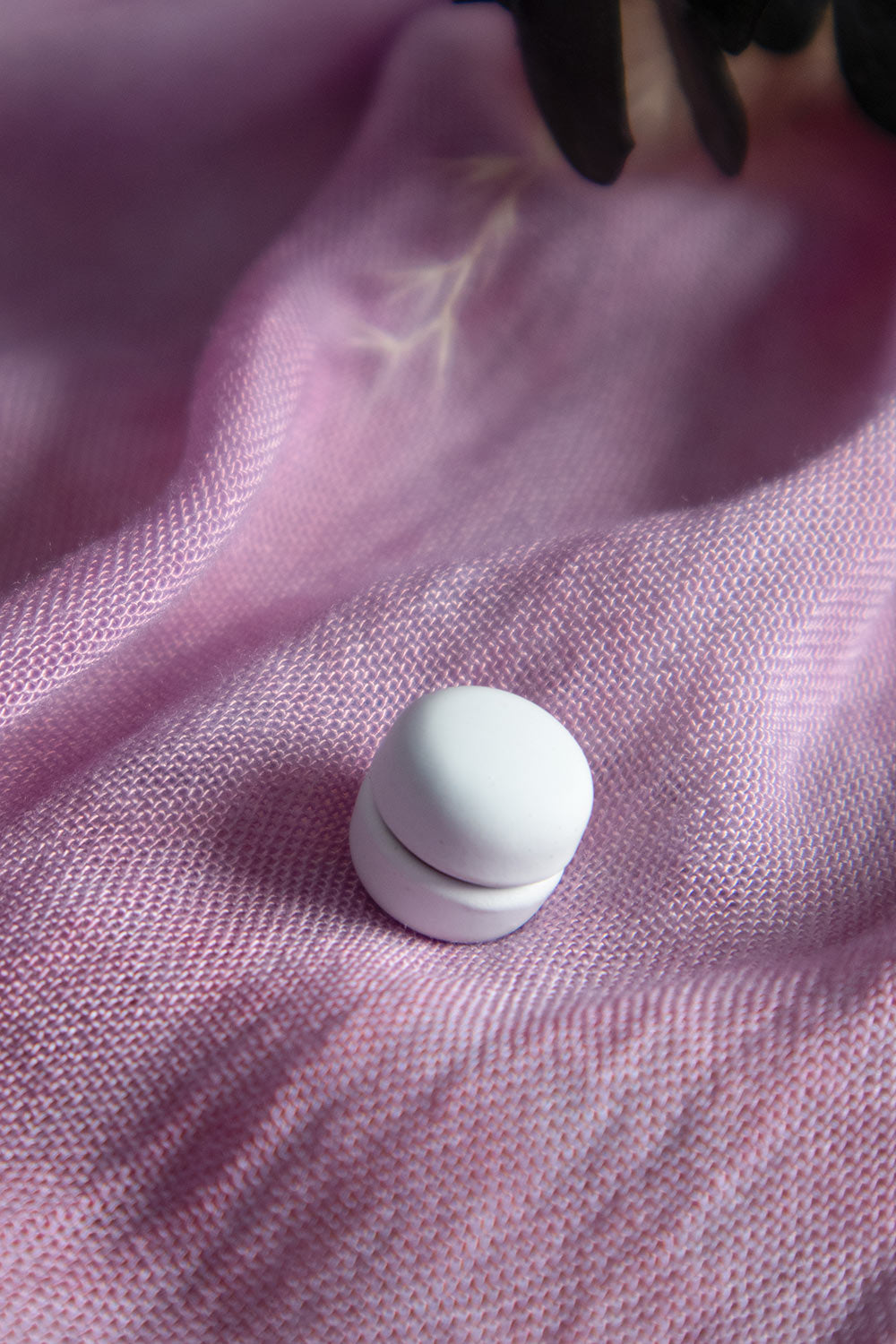 WHISPER HOLD MAGNET PINS SET - WHITE